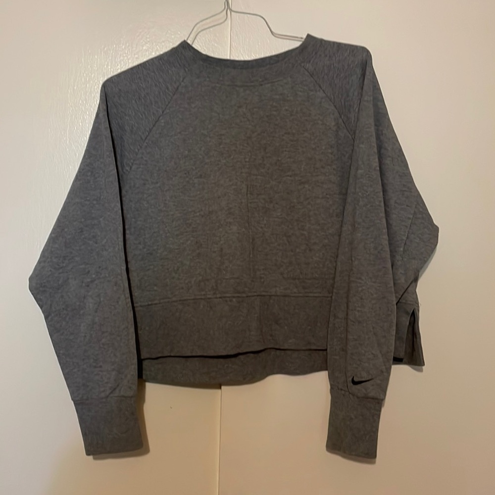 Cropped Nike crewneck